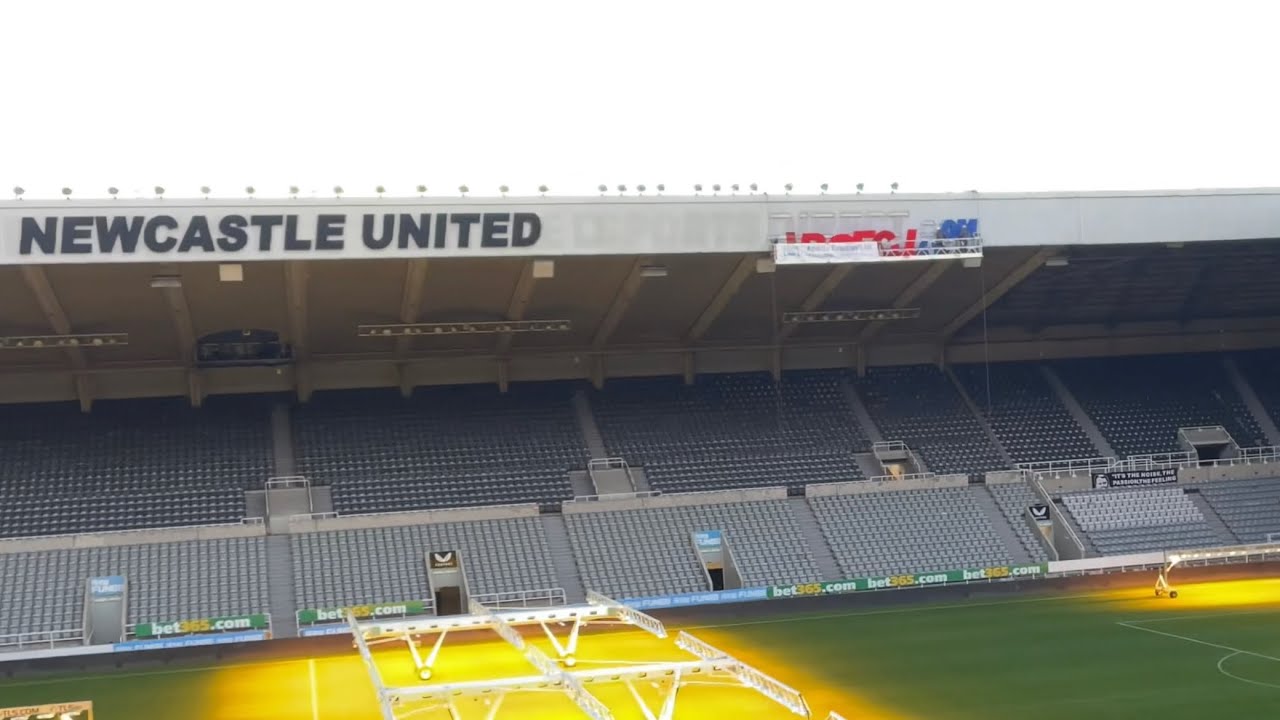 FINAL MOMENTS OF THE SPORTS DIRECT SIGNS AT ST JAMES PARK !!!!!!