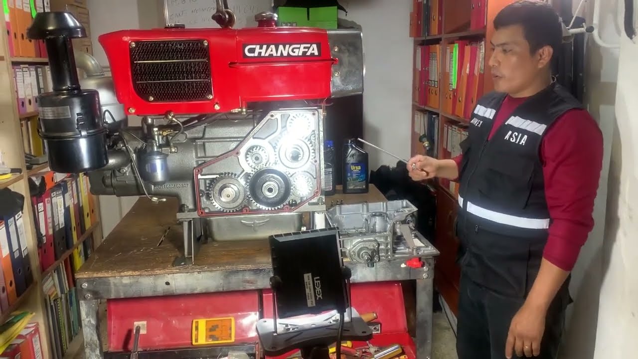 1/2 MANTENIMIENTO MOTOR CHANGFA CF1100 DE 16 HP: CANTIDAD Y CALIDAD DE ACEITE