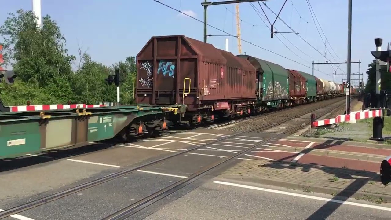 Top Trainspot of the day No2 👍👍👍👍👍👍🚂 22.5.2022 at Blerick the NL , Lineas short Mixed Freight Train!