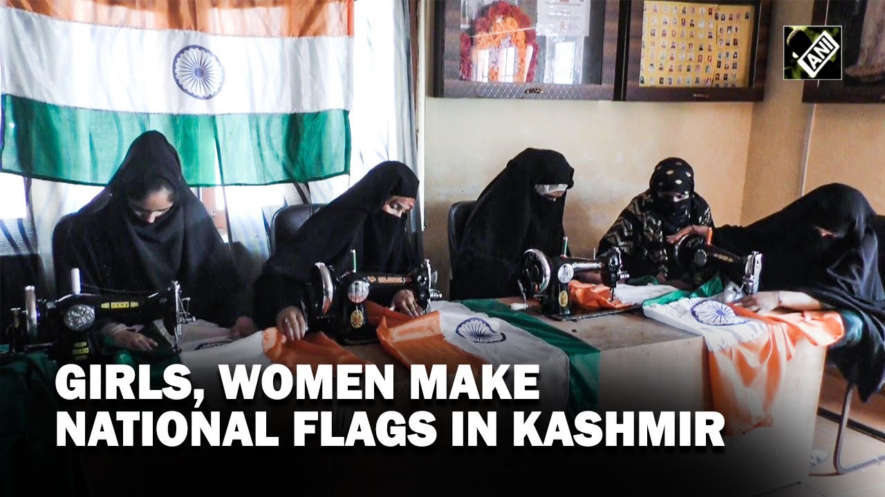 J&K: Girls and women in Baramulla make National flags ahead of Independence day celebrations