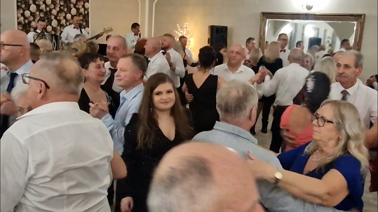 1 01 2025 Można słuchać i słuchać!melodyjny walczyk na sylwestrze w Złotym Dworze!