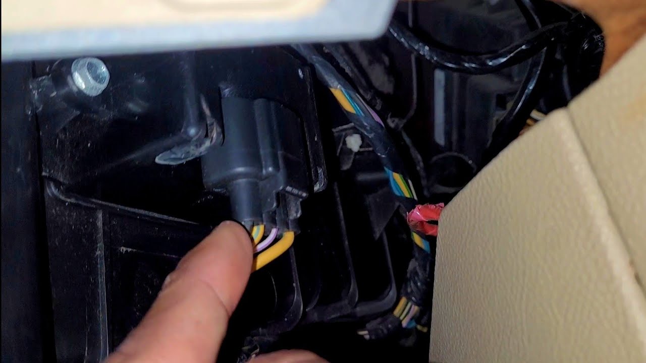 How to Replace A Blower Motor Resistor! Vents not Working or Blowing Air (Minute Maintenance)