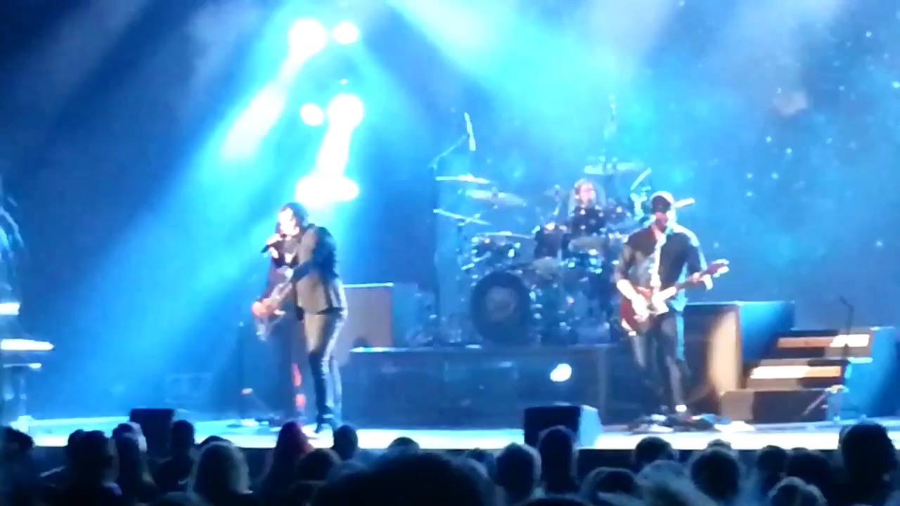 Queen Extravaganza - Prophets Song (Hammersmith)