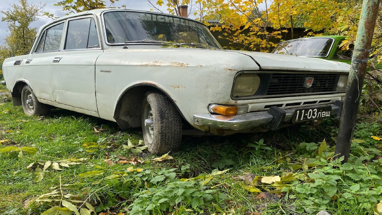 Started Moskvich 2140 after 10 years in garage