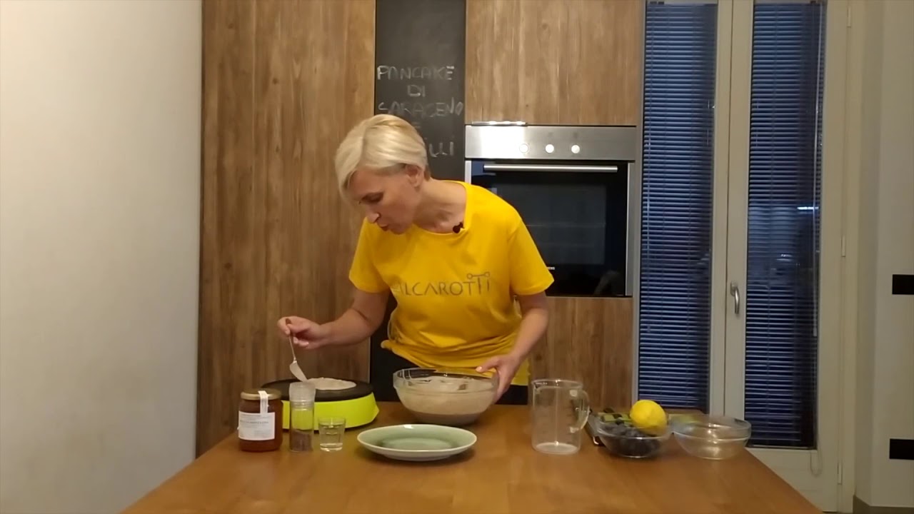 #RicetteDiBenessere Pancake con la farina di grano saraceno mirtilli e miele!
