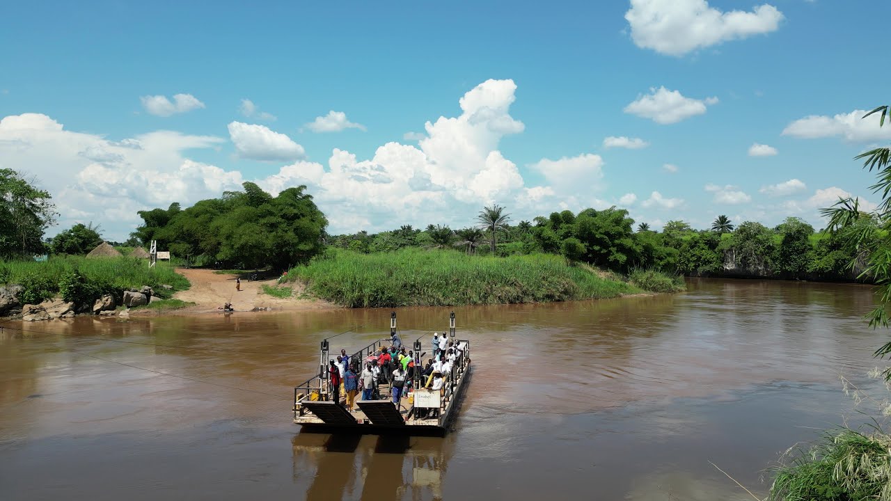 Le bac Kalelu, un bac à traille de 20 tonnes. 4K  (oct 2023) RDC Congo
