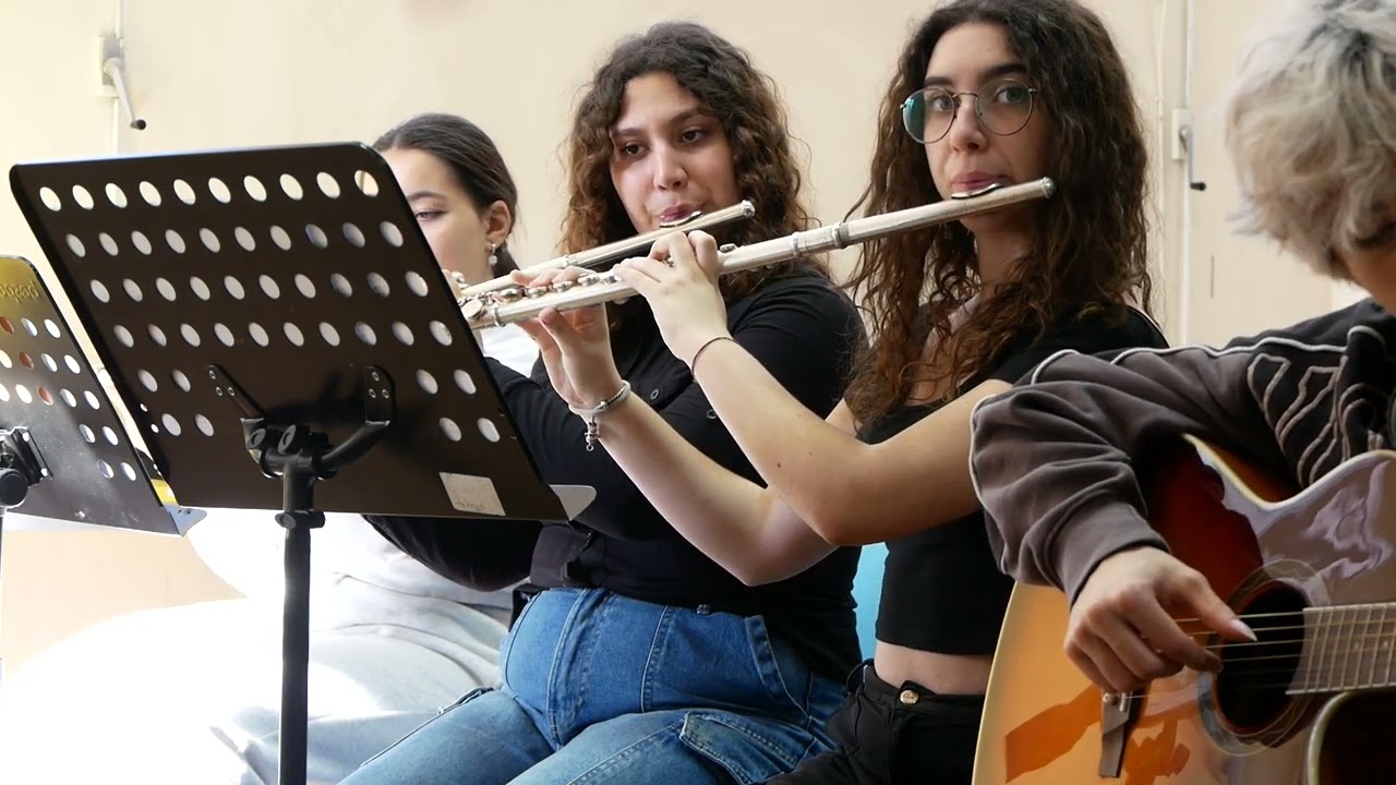 27 MARZO 2004. BELLA, CIAO! Liceo musicale Margherita di Savoia di Napoli