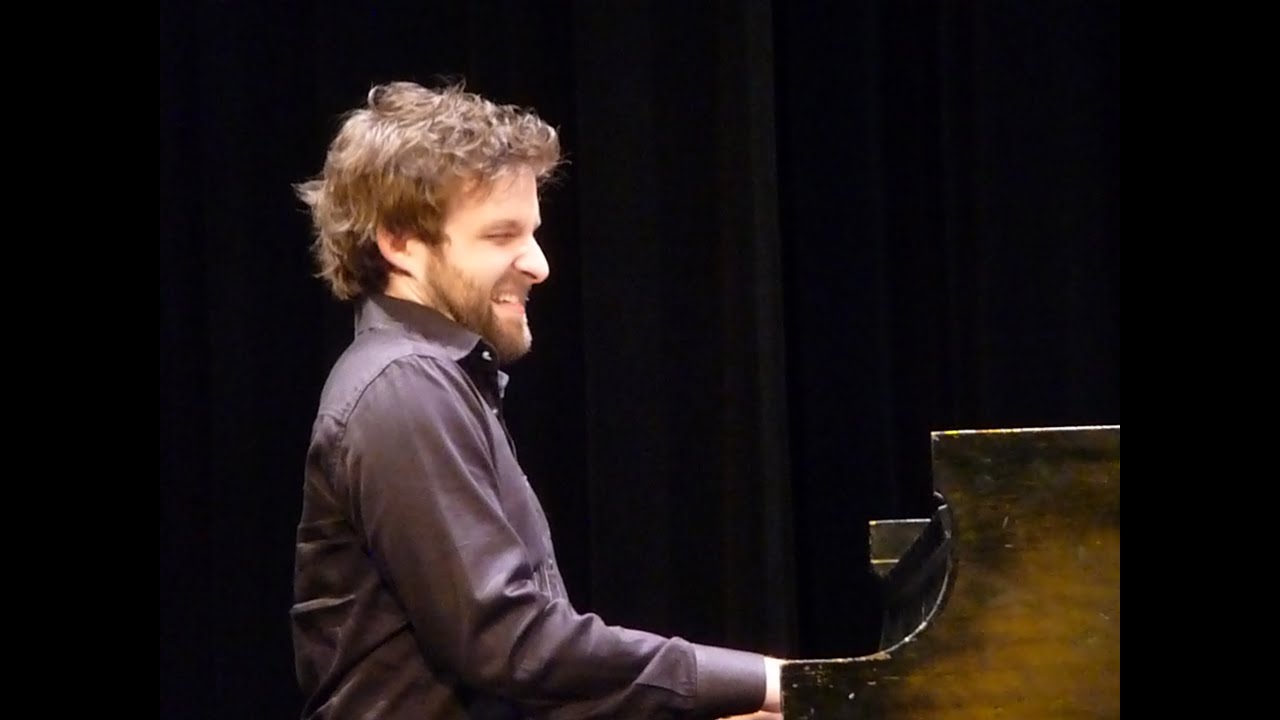 Taylor Eigsti LIVE at The Velvet Note