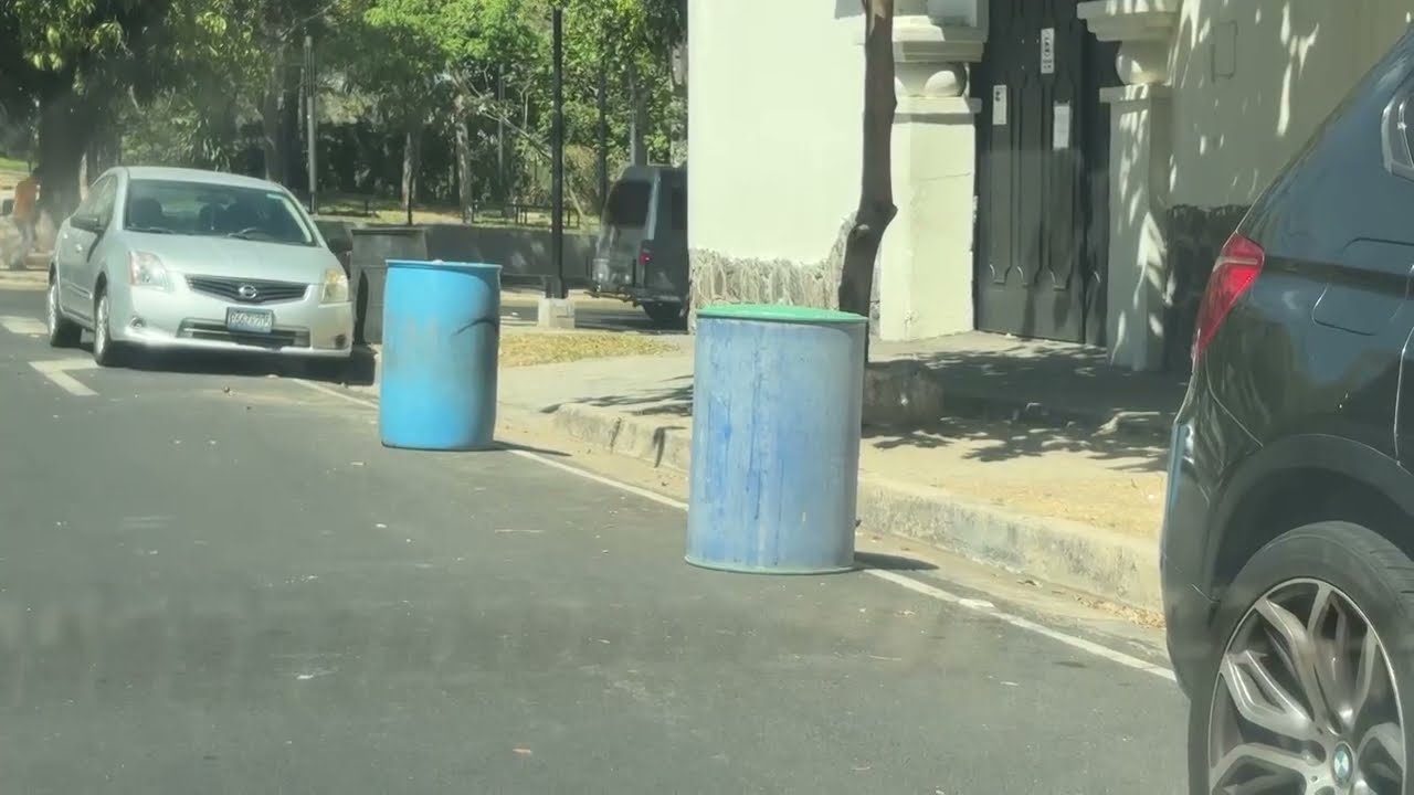 Apartar espacios para parqueo en la vía pública pueden generarle multas