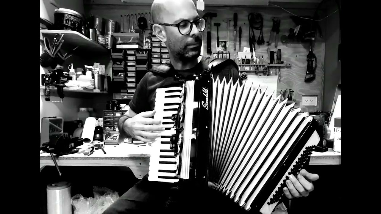 Acordeon Scandalli reducido 80/34 con sordinas