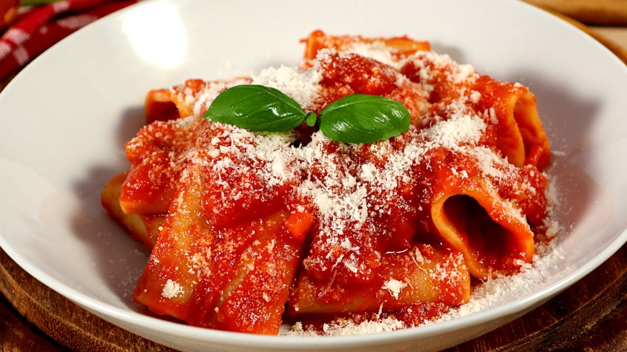 Pochi ingredienti per una pasta deliziosa! Pasta alla napoletana!