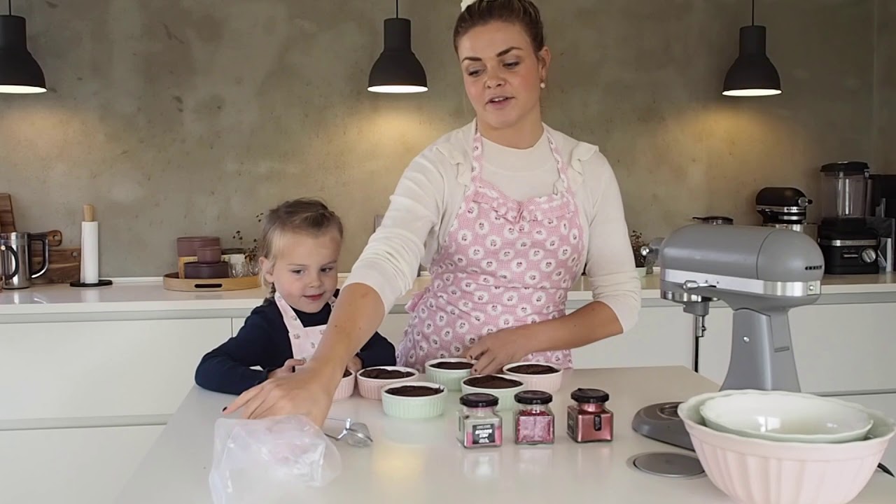 Nem og hurtig chokoladekage med hindbærguf - Ditte Julie