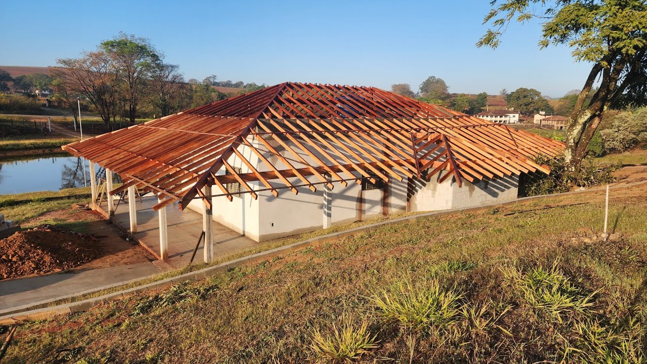 ESSE TELHADO NA ROÇA FICOU UMA VERDADEIRA OBRA DE ARTE...