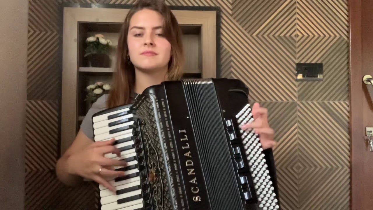 Julia Maurer - Baile em S&atilde;o Chico