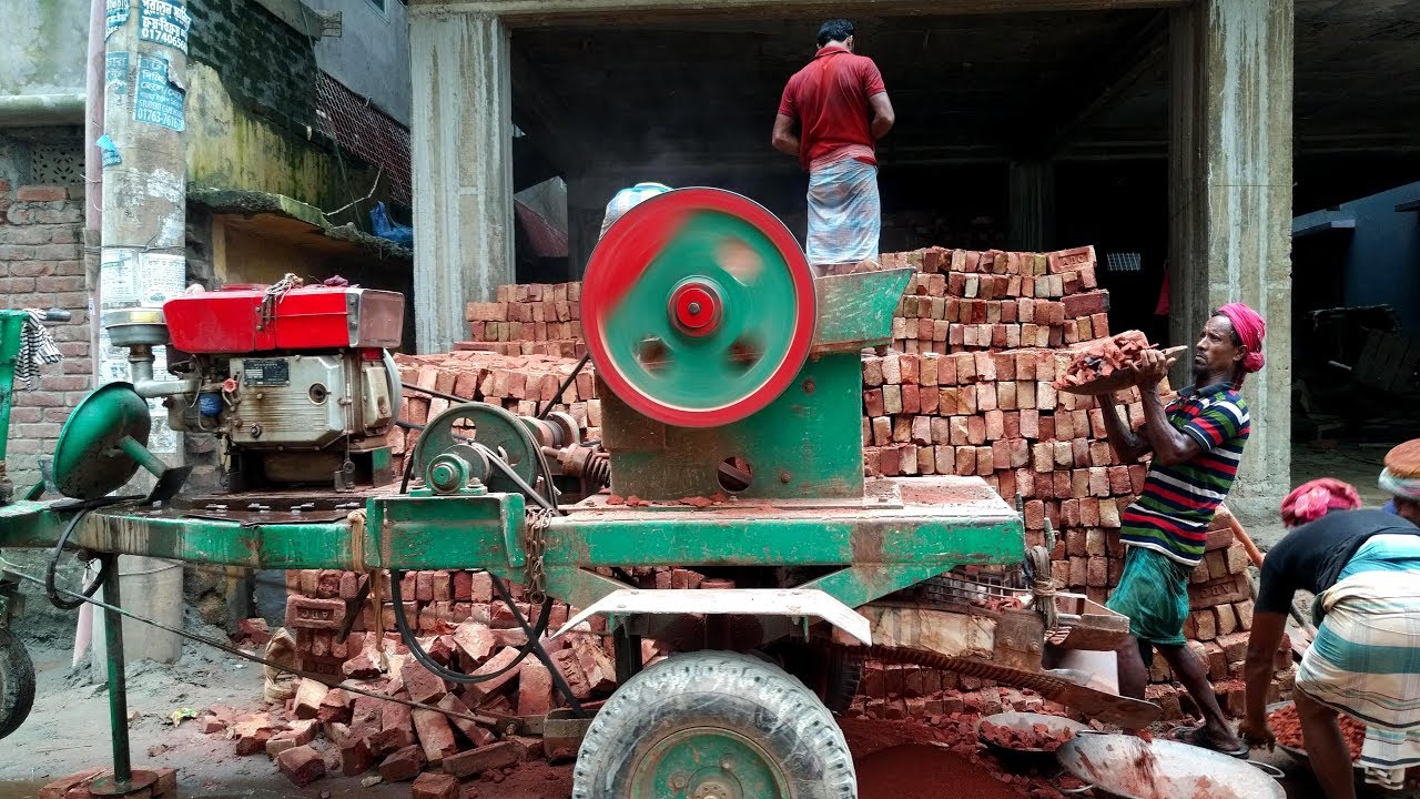 How to Break Bricks Into Small Pieces by Using a Brick Crushing Machine?