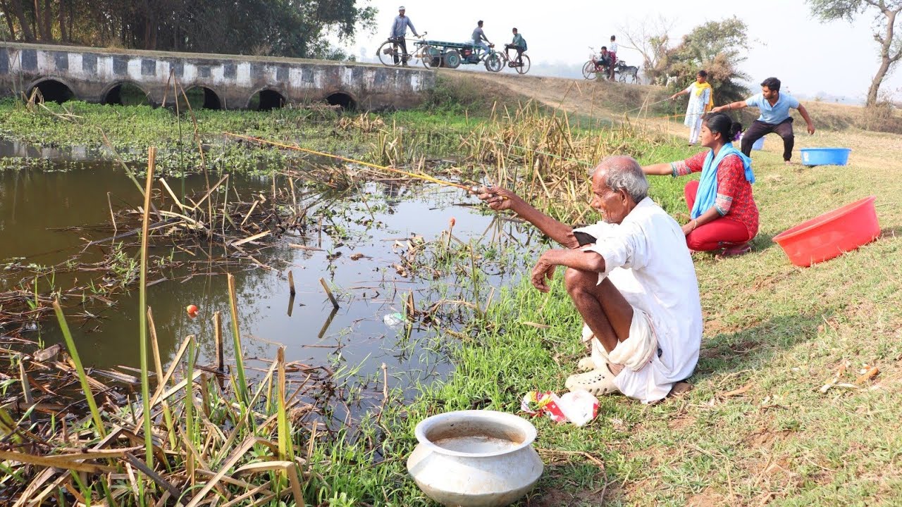 Fishing Video || Grandpa loved to fishing in the village canal with his grandchildren || Hook trap