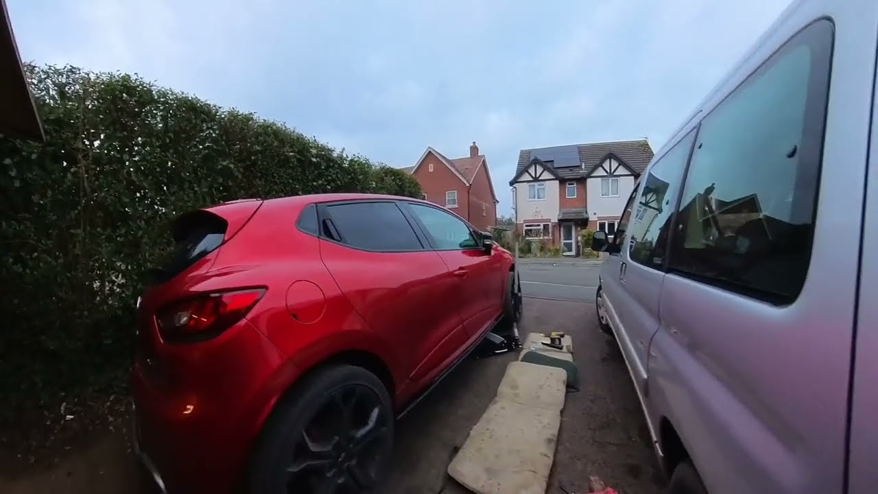 Renault Clio Mk4 RS, Maxton Designs side skirt fitting