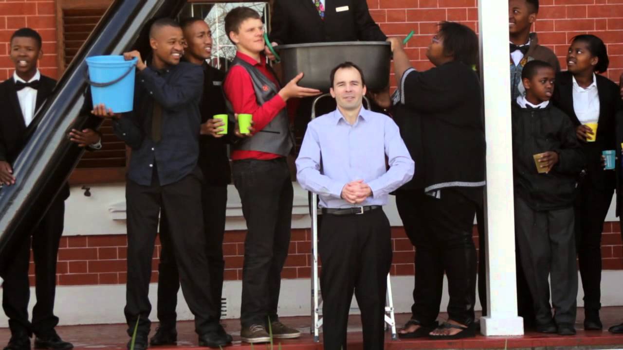 The College of Magic Accepts the Ice Bucket Challenge