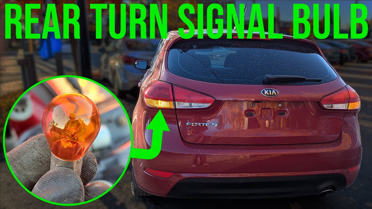 Как заменить лампу заднего указателя поворота - Kia Forte 5 Hatchback (2017-2018)