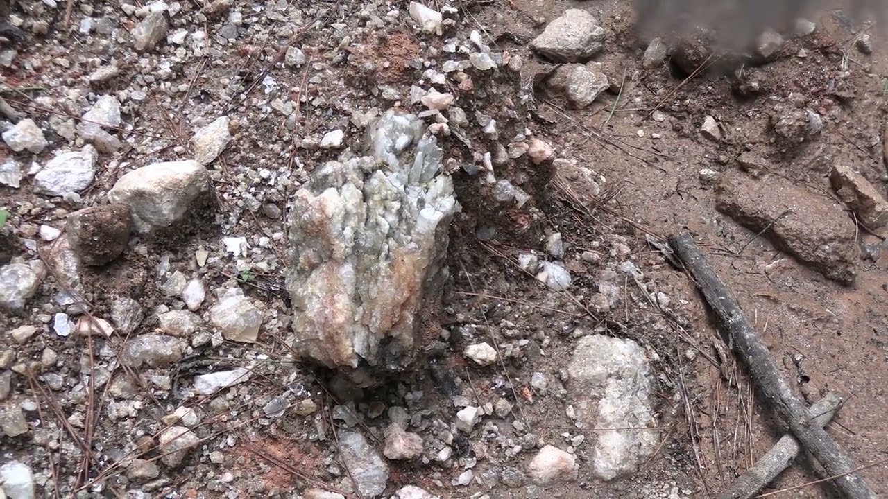 Hogg Mine - Tips and Techniques for Surface Collecting at the Hogg