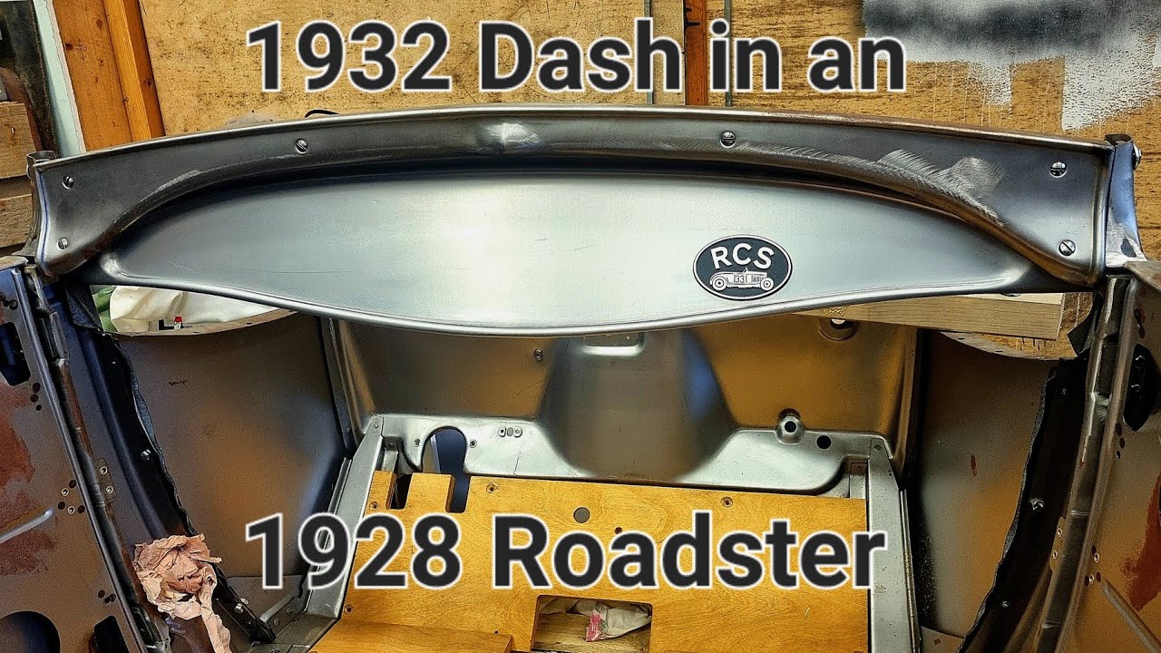 Установка приборной панели от Brookville 1932 года в родстер Ford 1928 года.