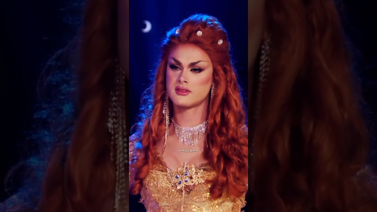 Scarlet takes off her necklace. #dragrace #shorts