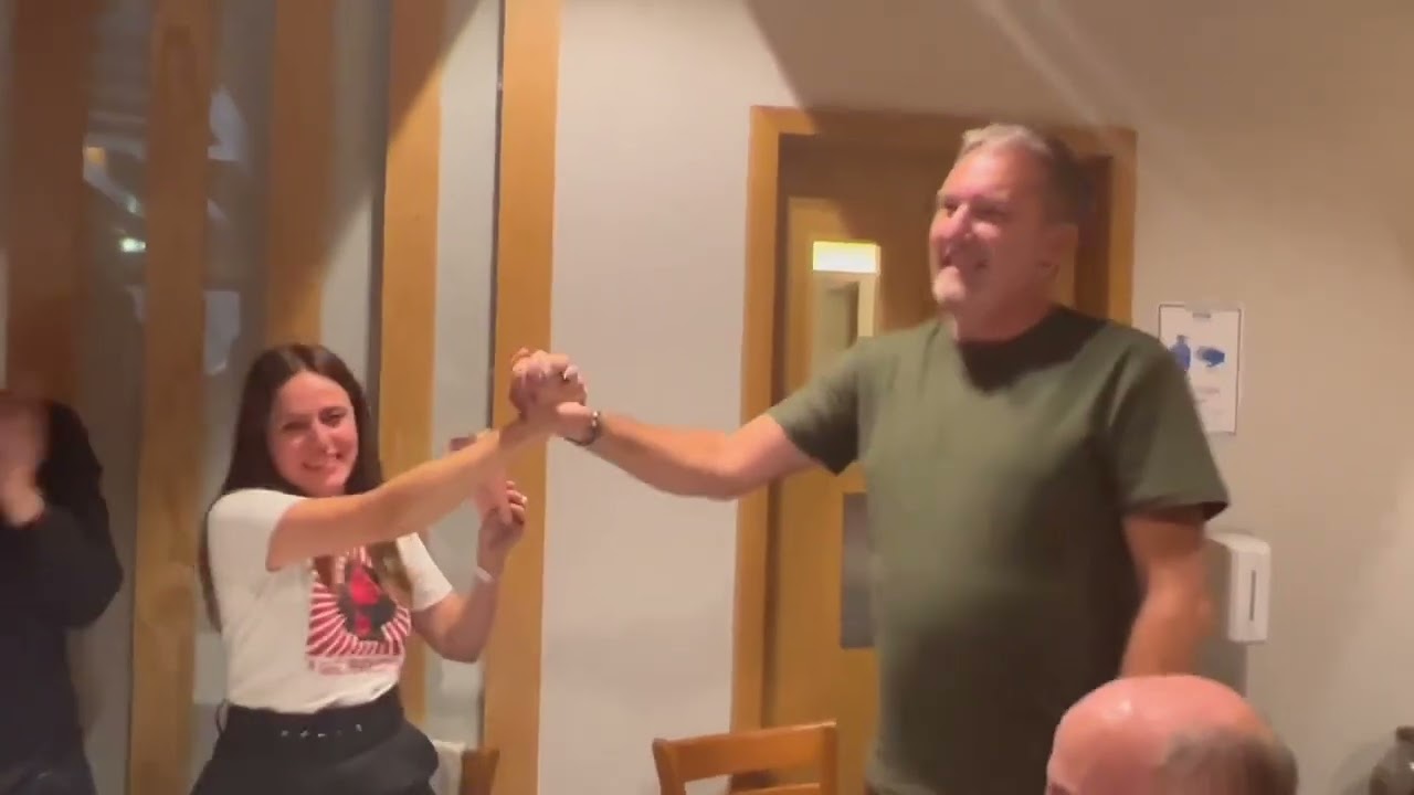 Jon Maiaren segidilla Black is Beltza: Ainhoa filmaren estrenaldiko bazkarian.