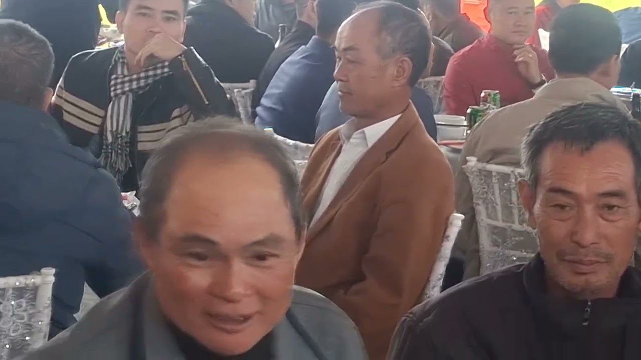 Cươid con bạn tùng