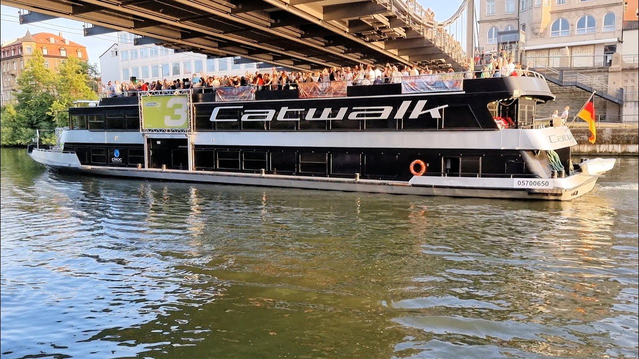 BAYERN 3 PARTYSCHIFF BAMBERG 17.06.2022 (Durchfahrt Kettenbrücke)