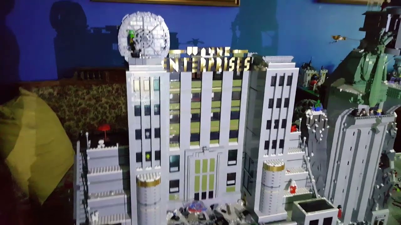 Компания Wayne Enterprises строит Бэтмена навсегда, часть 30.