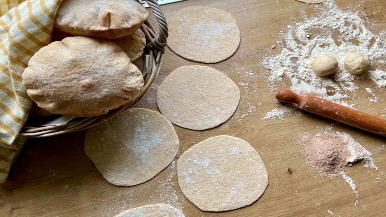 خبر بلدي بدقيق كامل الحبة 👌بالخميرة الطبيعية🥠🥠 صحي || لذيذ|| خفيف على المعدة❤️❤️