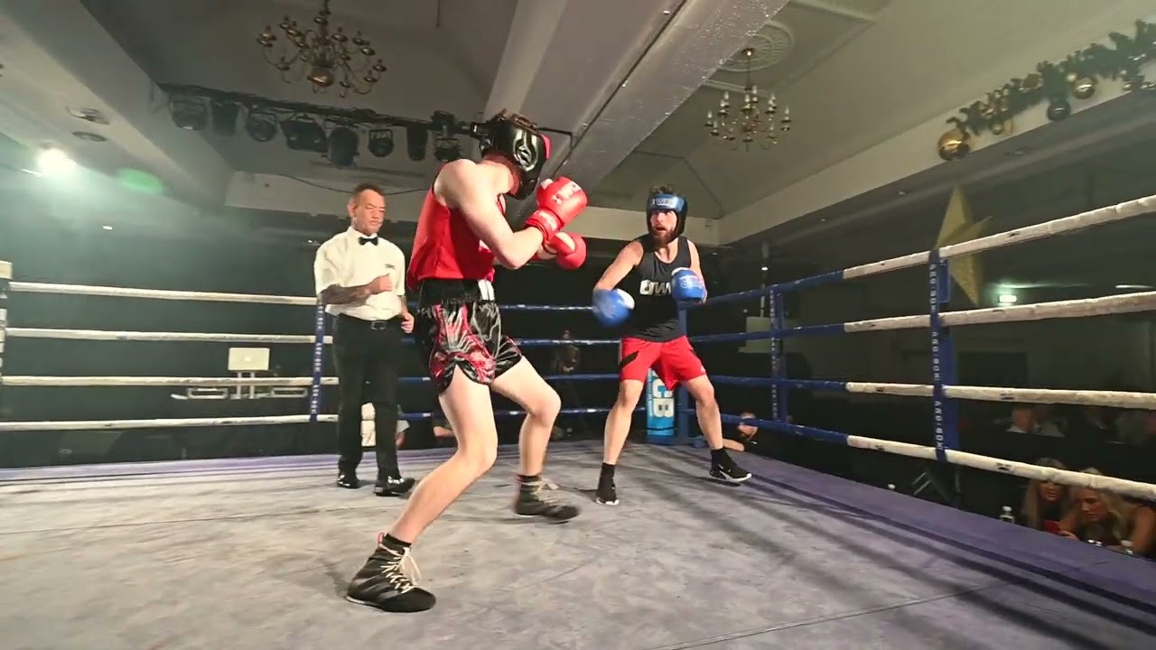 ULTRA WHITE COLLAR BOXING   GLASGOW   271122 FIGHT 13   MARK WILSON VS THE CREAM WAR MACHINE