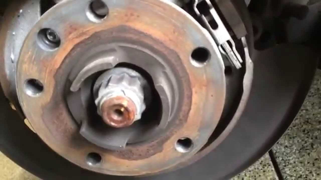 2004 Porsche Cayenne Rear Brake Rotor Replacement