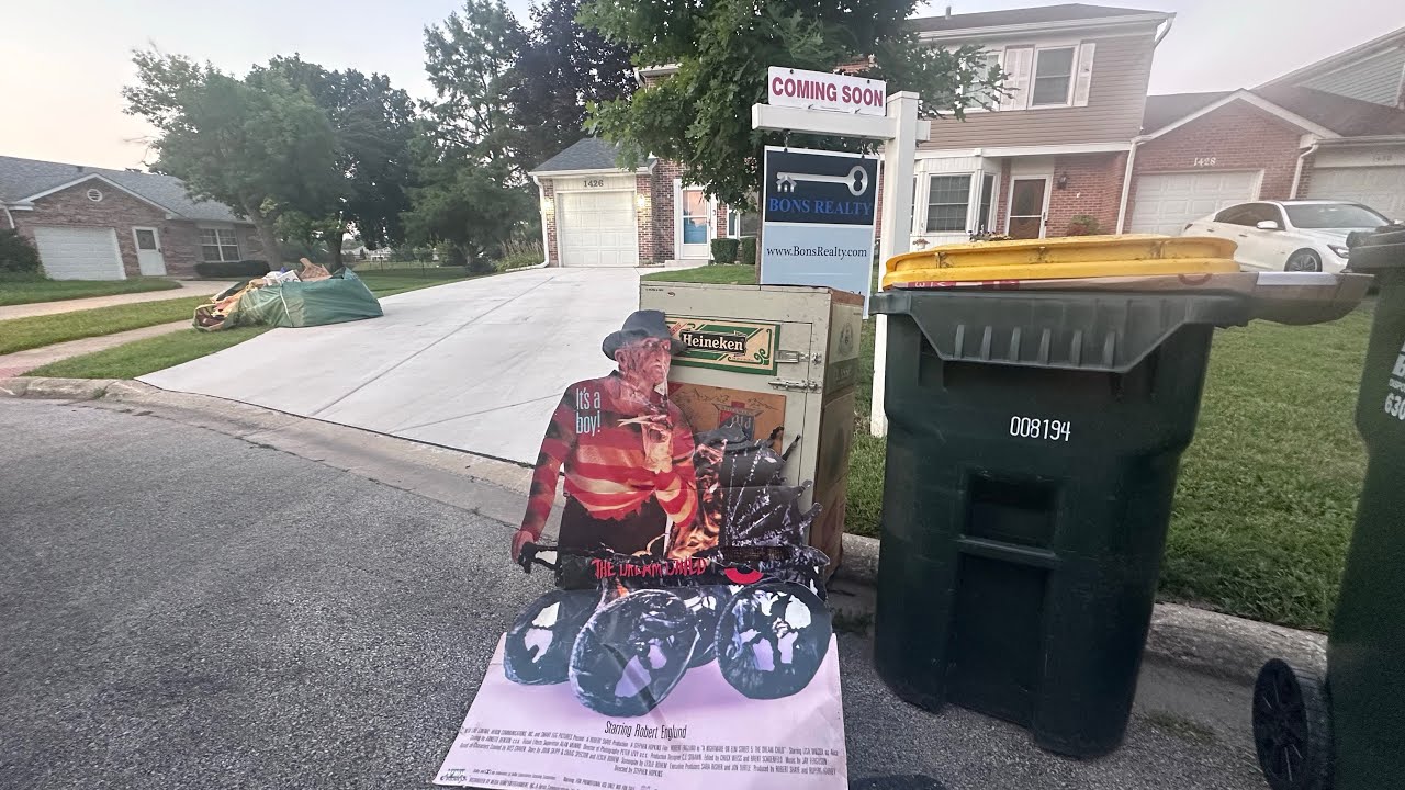 Horror Movie Posters Found In Trash - Chicagoland Garbage Picking