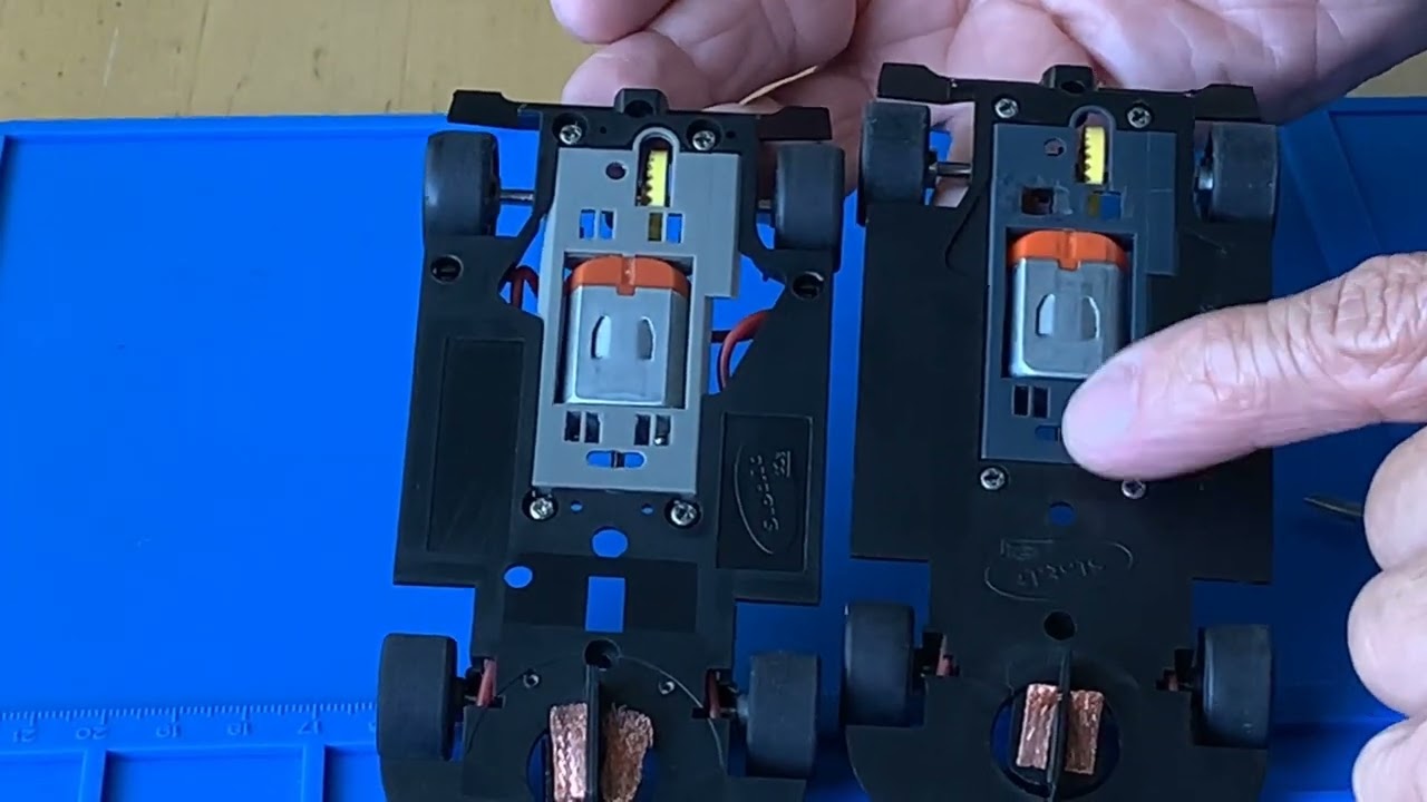 WEST COAST SLOT CARS - COMPARING THE NEWER SLOT-IT EVO6 CHASSIS TO THE OLDER SLOT-IT CHASSIS!