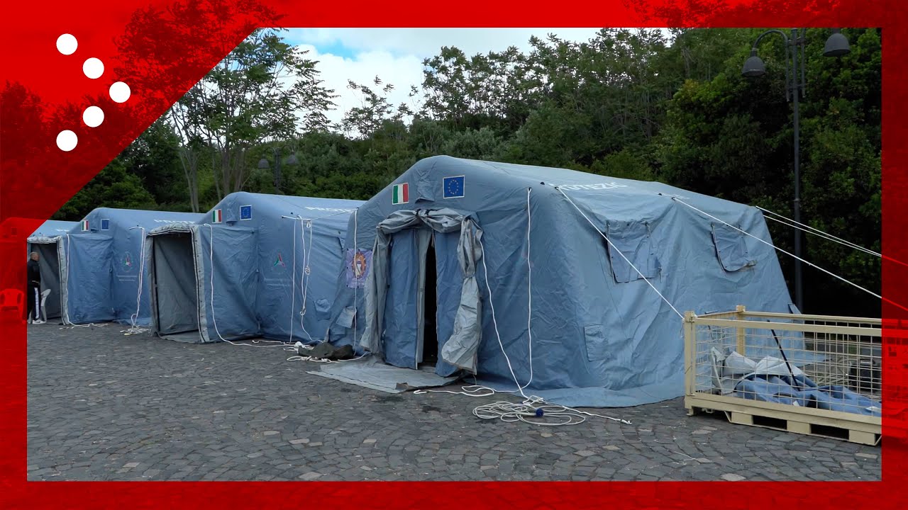 Pozzuoli, i cittadini esasperati alle tendopoli: 