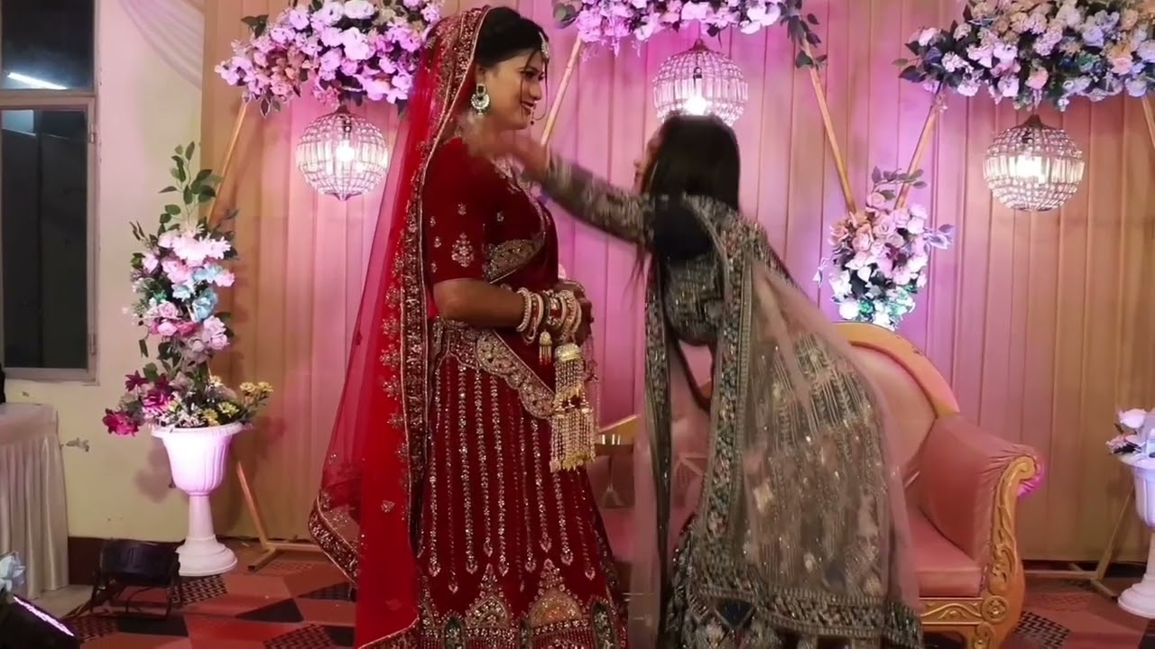 Laxmi ji varo Nazar utaro 🥰 #couple #lovestatus #