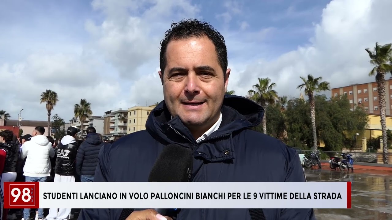 STUDENTI LANCIANO IN VOLO PALLONCINI BIANCHI PER LE 9 VITTIME DELLA STRADA