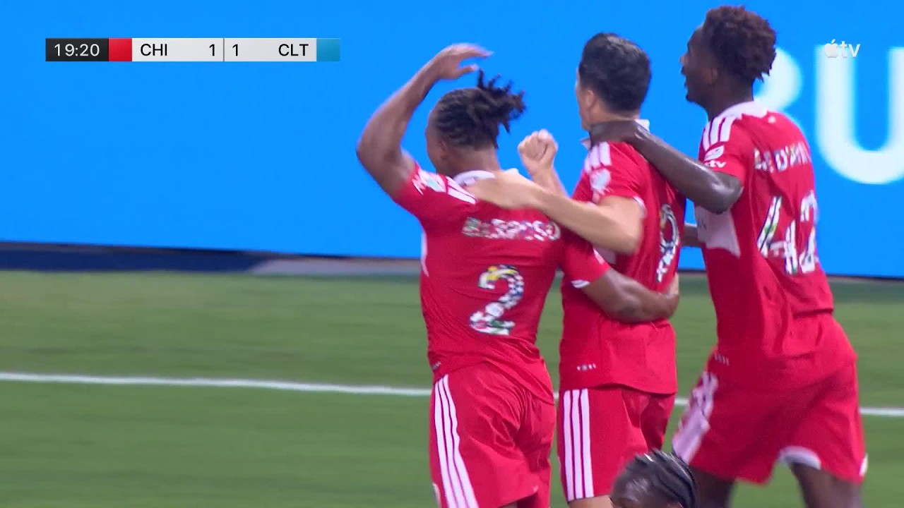 Robert Lewandowski SCORES IN CHICAGO HOME DEBUT!!