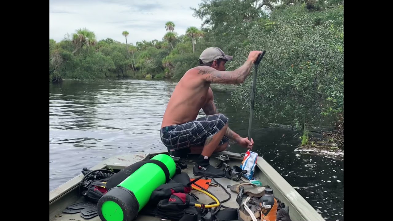 FLORIDA TREASURE HUNTING FOR EARTHS ANCIENT PAST.  SCUBA DIVING DARK WATER !