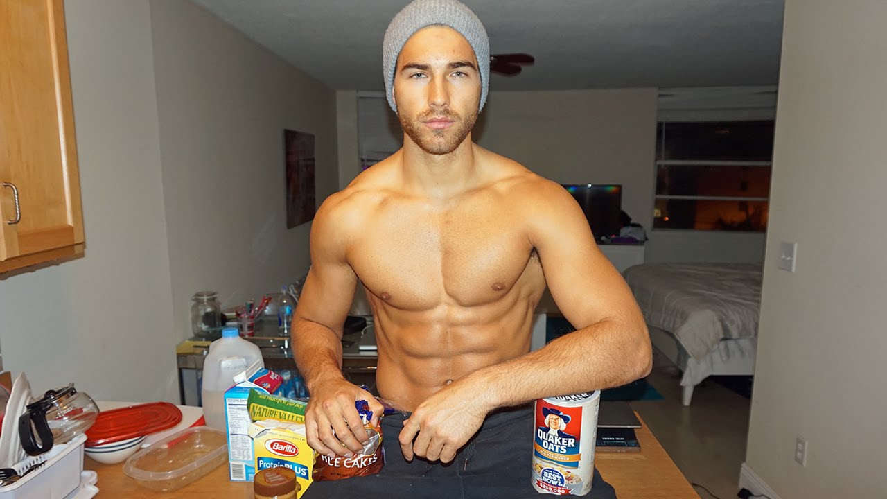 IIFYM | Full Day of Eating on a Bulk - Making the Cut (Ep. 17)