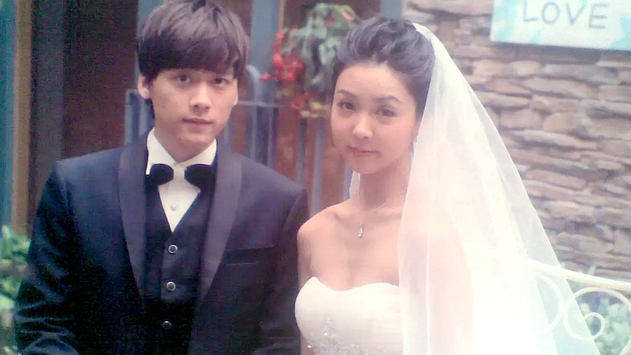 漂亮女未婚先孕怀上男友孩子，结婚当天男友竟消失不见，为了报复男友嫁入豪门？