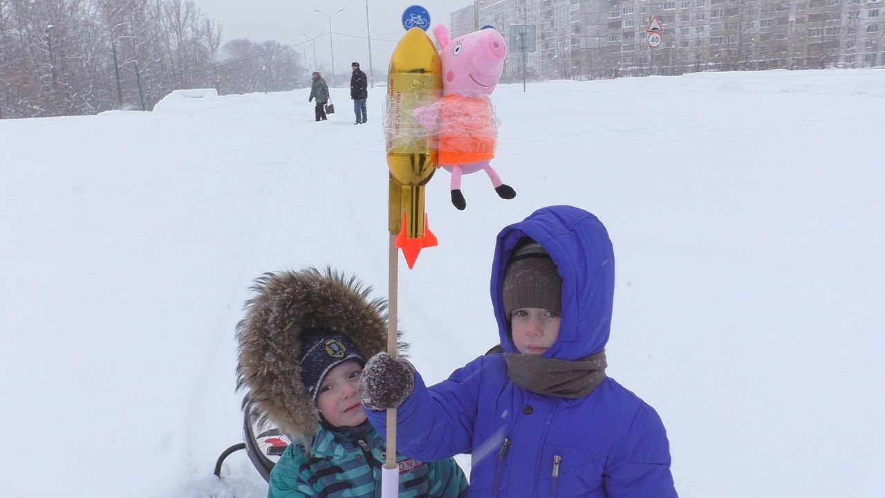 Запускаем свинку Пеппу на луну на большущей ракете, видео для детей Peppa Pig on the moon