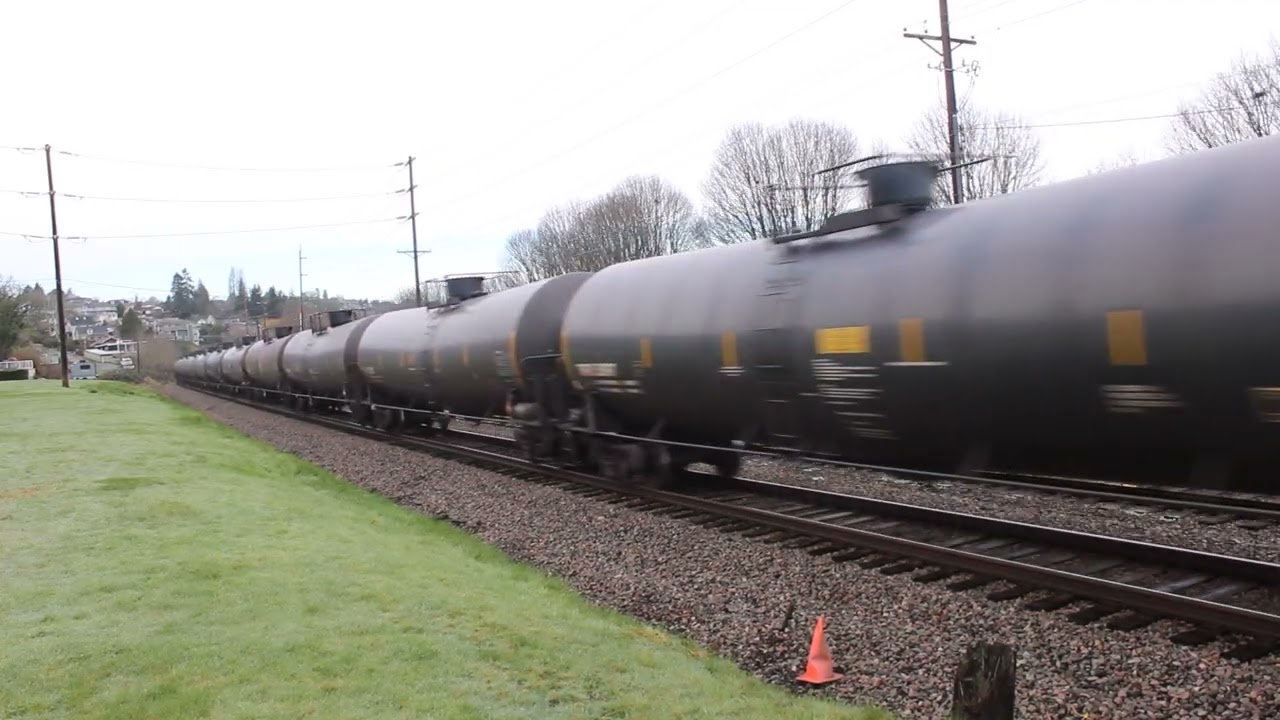 BNSF Freight Train with Friendly Crew 👋🚆 | Crew Waves from Open Window | Railfanning