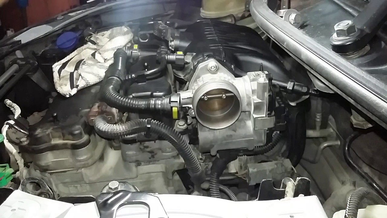 PEUGEOT 206 BOĞAZ KELEBEĞİ TEMİZLEME ( GAZ KELEBEĞİ )