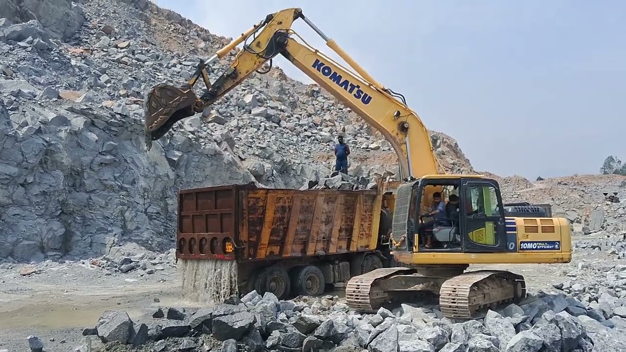 Komatsu 210 loading  by tata prime 12 tyre tipper  loading  in 12 minite  #viralvideo #bulldozer 