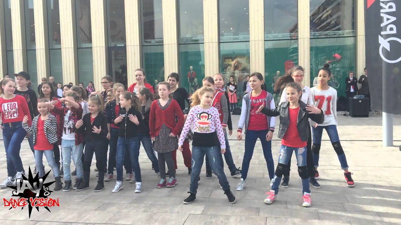 JDV geeft show Grandopening Loon Heerlen