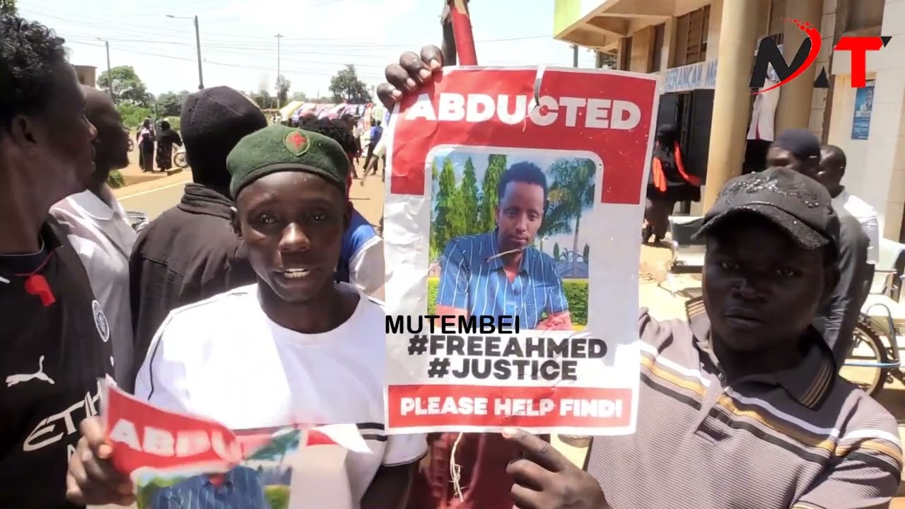 DRAMA IN BUSIA AS ANGRY GEN Z PROTEST DEMANDING RELEASE OF AHMED MOHAMMED WHO WAS ABDUCTED BY POLICE