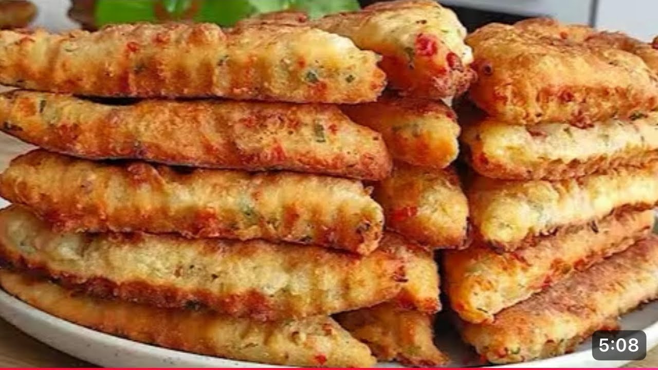 Нежные￼ лепёшки на кефире с сыром, колбасы и зеленью 🧀🌿 Отличная еда за 5 минут