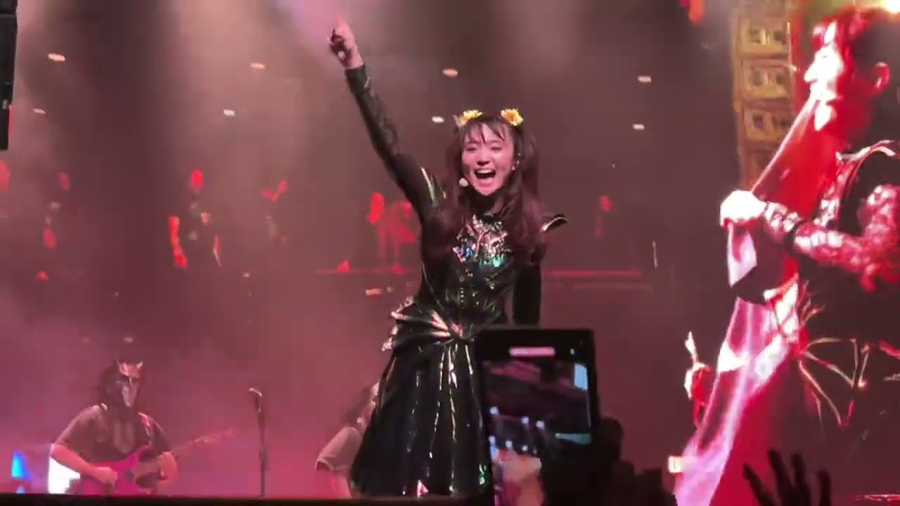MOAMETAL flower girl 🌼 🌼 #babymetal #AnaheimDay3 #HouseofBlues